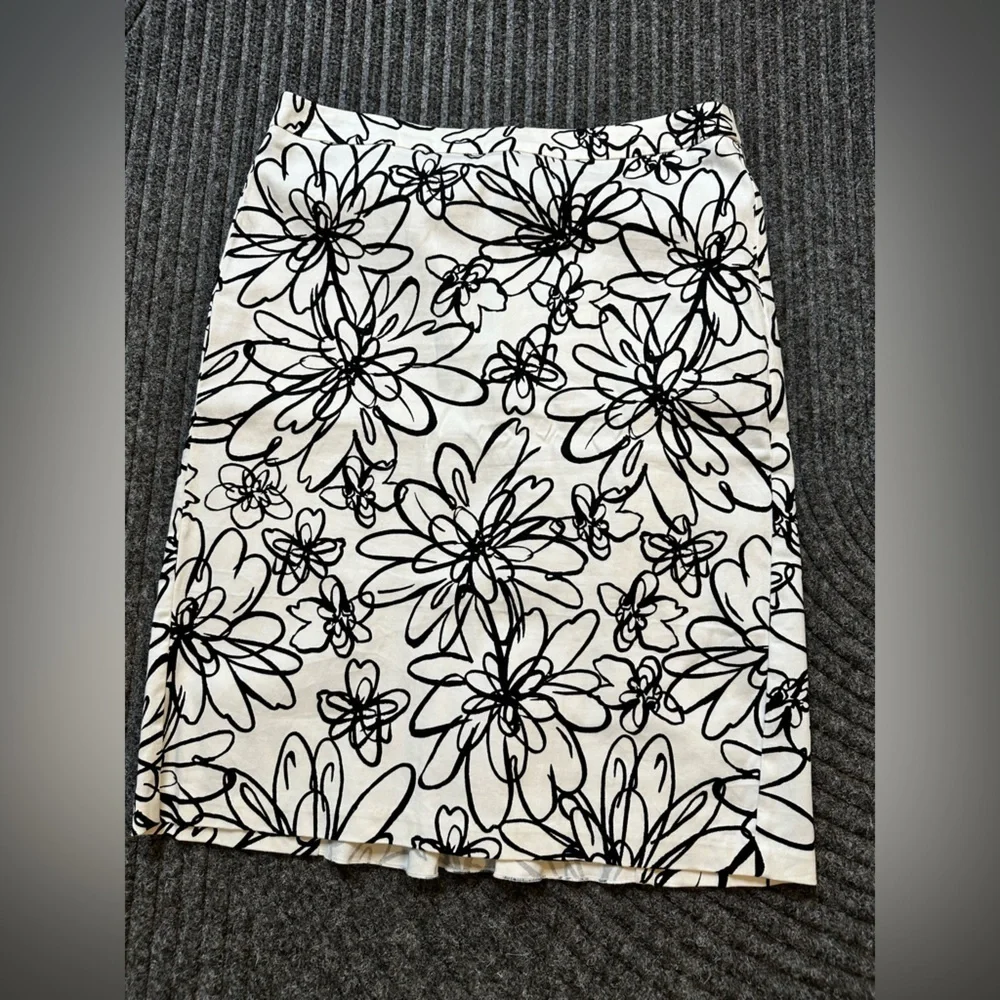 Cato Black White Floral A-Line Skirt Size 6 Feminine Retro Office Chic